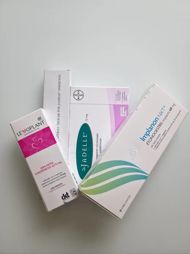 Cajas de implantes subcutáneos Levoplant, Jadelle e Implanon NXT disponibles en MarianaCentro, Providencia