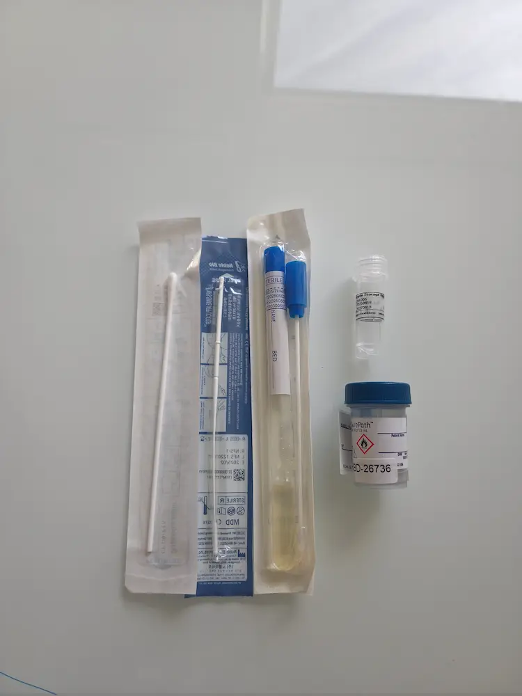 Hisopos estériles y tubo de transporte para la toma de muestra genital de PCR de ITS y VPH en MarianaCentro